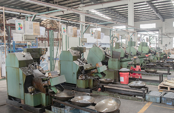 陽(yáng)昶精密制造車(chē)間