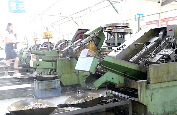 陽(yáng)昶精密制造車(chē)間